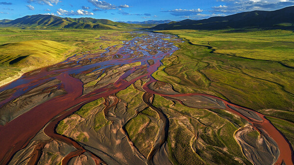 Chumar River of the northern source of the Yangtze River, which is located in the Three-River-Source National Park.