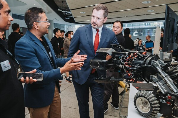 UTS Robotics Institute Director Sarath Kodagoda with Industry and Science Minister Ed Husic. Photo: Oscar Colman Portrait Studio